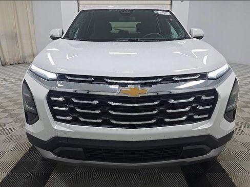 Used 2026 Chevrolet Equinox LT FWD image 3