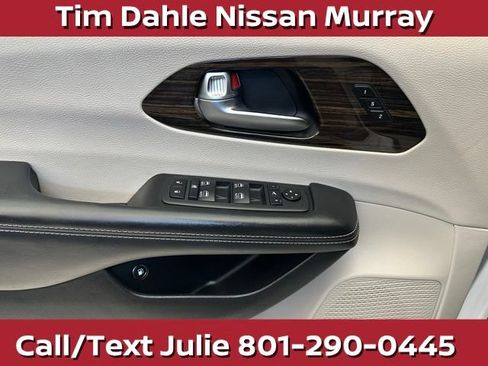Used 2023 Chrysler Pacifica Limited FWD image 22