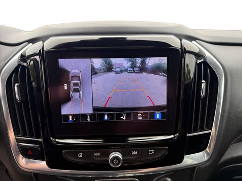 Used 2024 Chevrolet Traverse RS AWD/4WD image 17