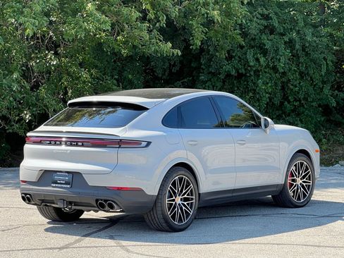 Certified 2024 Porsche Cayenne S AWD/4WD image 6
