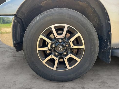 Used 2010 Toyota Tundra Limited AWD/4WD image 9
