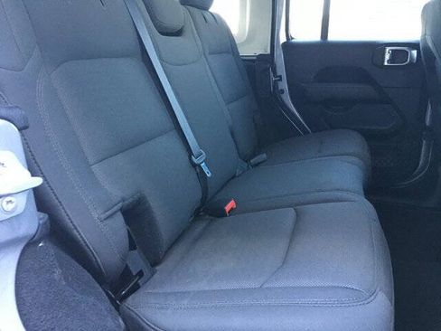Used 2019 Jeep Wrangler Unlimited Sahara AWD/4WD image 14