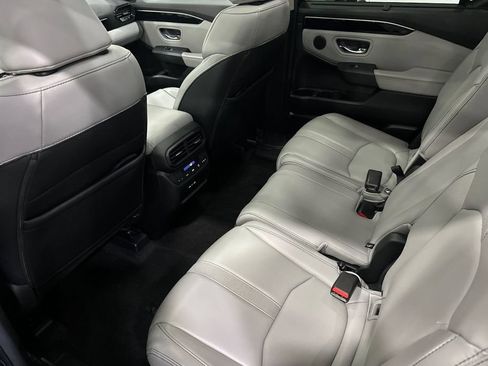 Used 2024 Honda Pilot Touring image 13