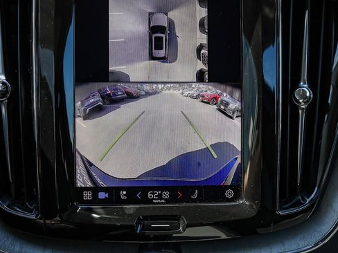 Used 2025 Volvo XC60 B5 Plus w/ Climate Package image 25