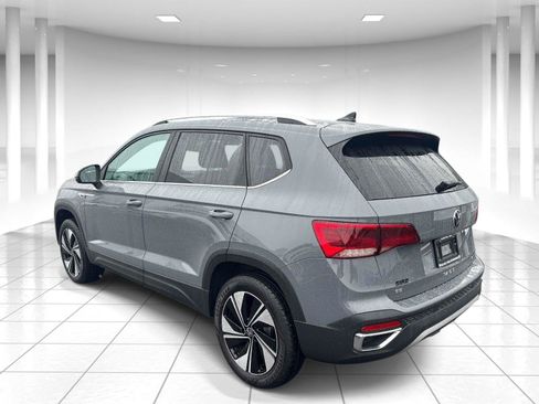 Certified 2023 Volkswagen Taos SE w/ Panoramic Sunroof Package AWD/4WD image 8