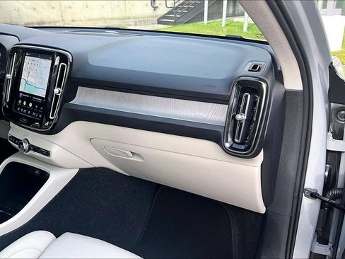 Certified 2026 Volvo XC40 B5 Ultra AWD/4WD image 21