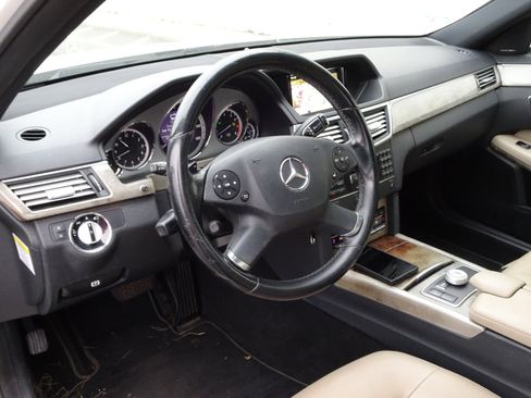 Used 2010 Mercedes-Benz E 350 4MATIC Sedan image 8