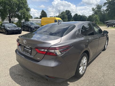 Used 2021 Toyota Camry LE FWD image 4