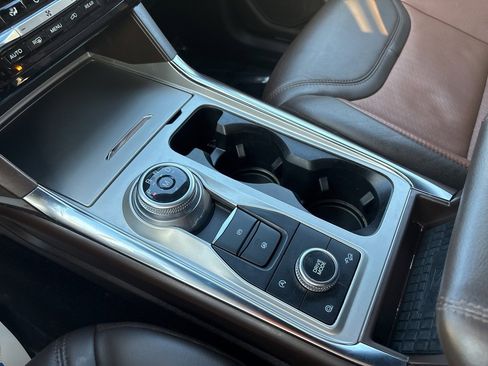 Used 2021 Ford Explorer King Ranch w/ Premium Technology Package image 19