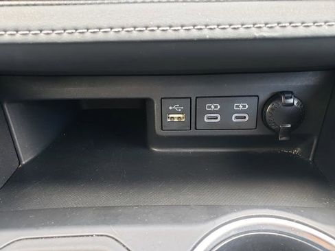 Used 2023 Toyota Highlander XLE AWD/4WD image 23