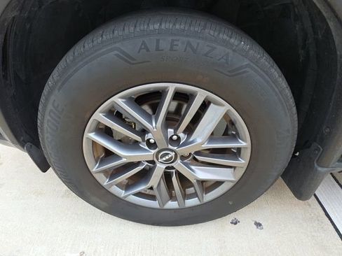 Used 2023 Nissan Rogue S AWD/4WD image 10