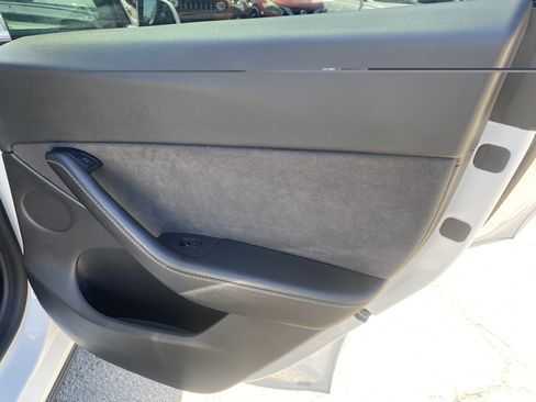 Used 2021 Tesla Model Y Long Range AWD/4WD image 20