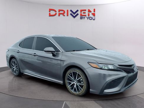 Used 2023 Toyota Camry SE image 8