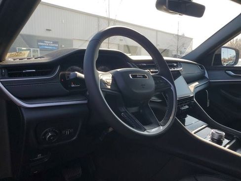 New 2025 Jeep Grand Cherokee Limited image 21