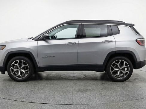 Used 2025 Jeep Compass Limited image 5