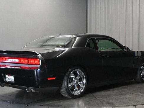 Used 2010 Dodge Challenger R/T RWD image 5