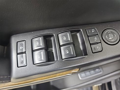 Used 2016 GMC Yukon XL Denali image 34