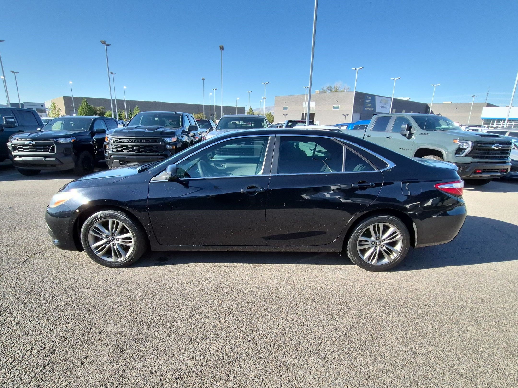 Used 2015 Toyota Camry SE w/ Moonroof Package FWD image 7