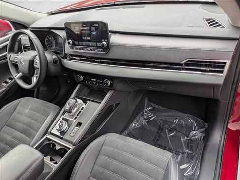 Used 2024 Mitsubishi Outlander SE image 30