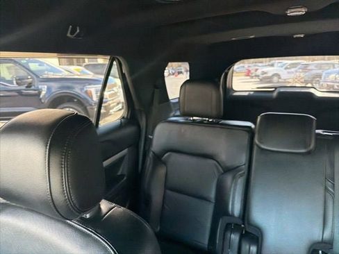 Used 2016 Ford Explorer XLT w/ Equipment Group 202A image 28