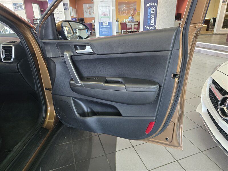 Used 2017 Kia Sportage LX FWD image 12