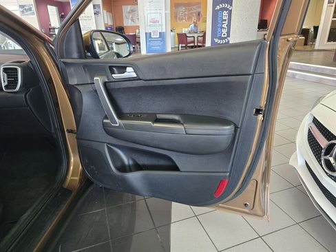 Used 2017 Kia Sportage LX FWD image 12