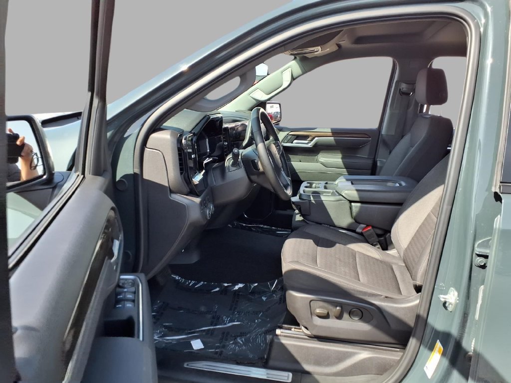 Used 2025 Chevrolet Silverado 1500 LT AWD/4WD image 19