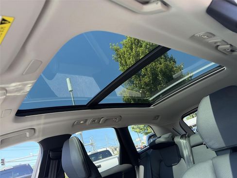 Used 2024 Volvo XC60 B5 Plus w/ Protection Package Premier AWD/4WD image 10