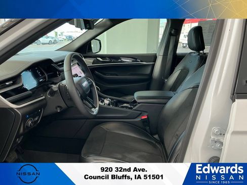 Used 2022 Jeep Grand Cherokee Trailhawk w/ Advanced Protech Group II AWD/4WD image 25