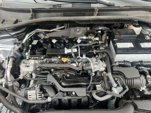 Used 2025 Toyota Corolla Cross LE image 32