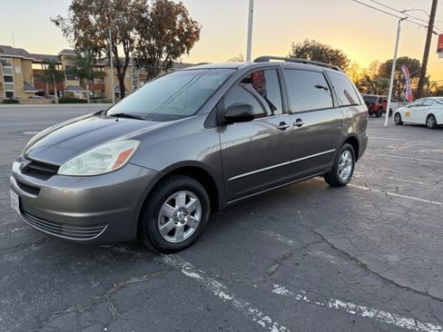 Used 2005 Toyota Sienna CE image 2
