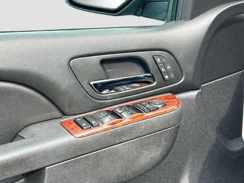 Used 2011 Chevrolet Avalanche LTZ AWD/4WD image 15