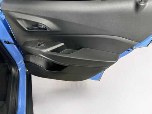 Used 2024 Chevrolet Trax RS FWD image 28