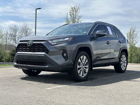 Used 2022 Toyota RAV4 XLE Premium image 20
