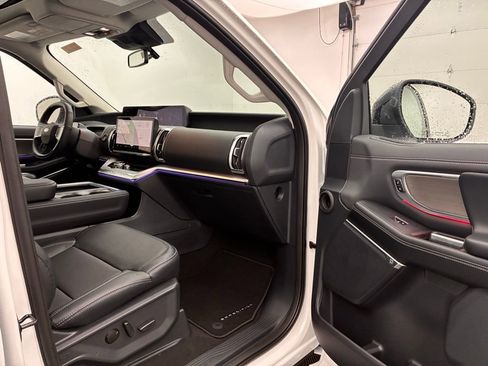 New 2025 Ford Expedition Max Platinum w/ Driver's Package image 26