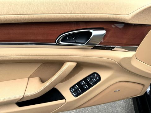 Used 2014 Porsche Panamera S image 11