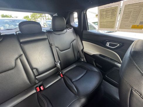 Used 2025 Jeep Compass Limited image 37