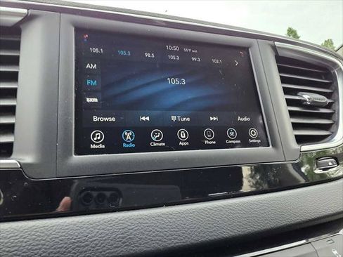 Used 2020 Chrysler Voyager Lxi FWD image 26