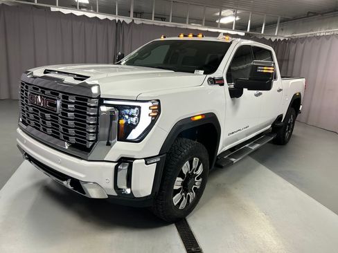 New 2026 GMC Sierra 2500 Denali w/ Denali Reserve Package image 3