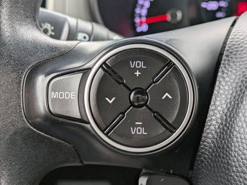 Used 2015 Kia Soul + image 20