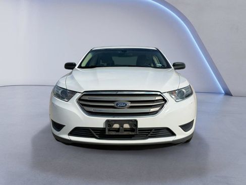 Used 2016 Ford Taurus SE FWD image 8