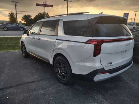 Certified 2025 Kia Carnival EX FWD image 15