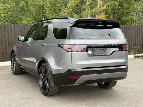 New 2025 Land Rover Discovery Dynamic SE image 3