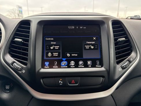 Used 2018 Jeep Cherokee Trailhawk w/ Cold Weather Group image 20