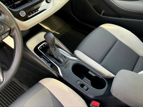 Used 2024 Toyota Corolla LE image 16