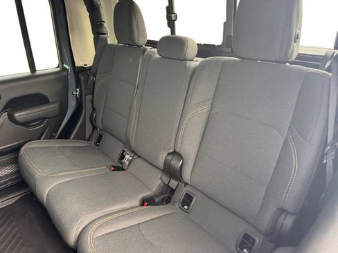 Used 2025 Jeep Gladiator Sport AWD/4WD image 13