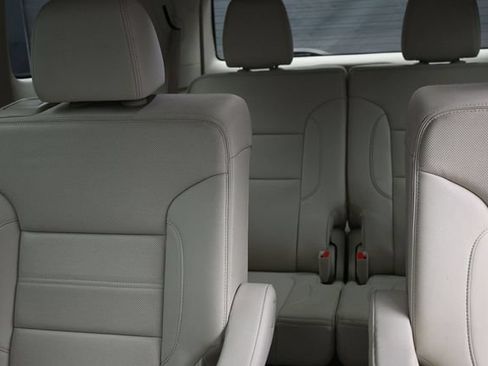 Used 2021 GMC Acadia Denali w/ Denali Ultimate Package AWD/4WD image 17