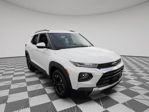 Used 2023 Chevrolet TrailBlazer LT w/ Convenience Package FWD image 3
