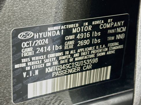 Used 2025 Genesis G70 2.5T AWD/4WD image 12