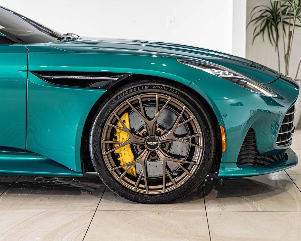 Used 2025 Aston Martin DB12 Convertible RWD image 10